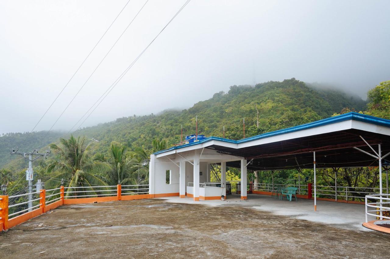 C Star Travellers Inn Oslob Bagian luar foto