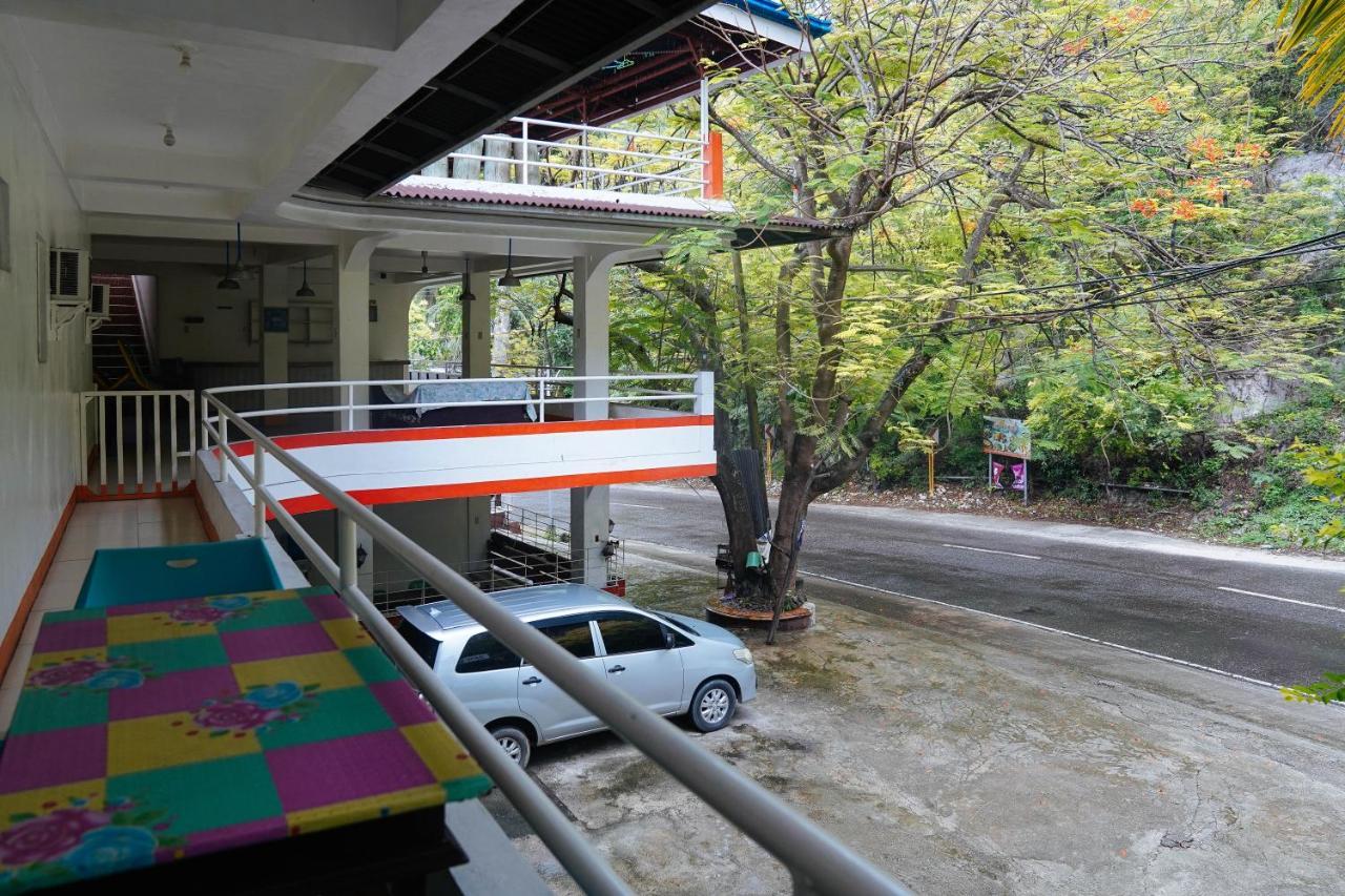 C Star Travellers Inn Oslob Bagian luar foto