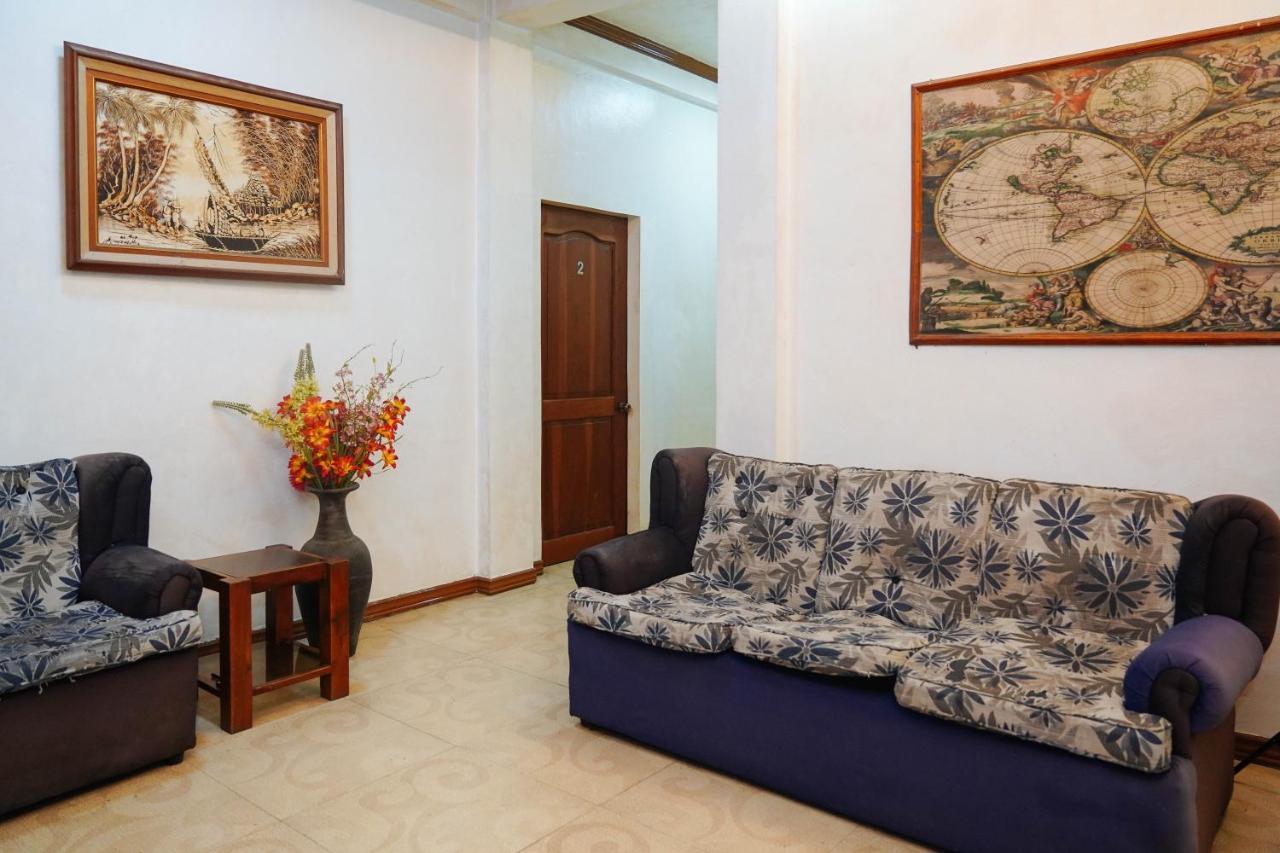 C Star Travellers Inn Oslob Bagian luar foto